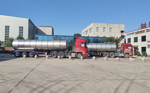 半掛奶罐車