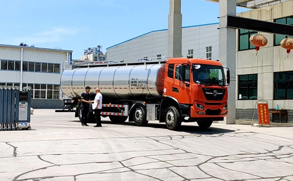 東風國六<a href=http://www.3322ll.com/ target=_blank class=infotextkey>牛奶運輸車</a>