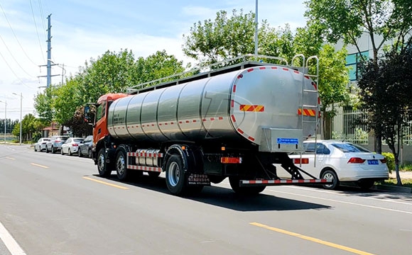 東風國六<a href=http://www.3322ll.com/ target=_blank class=infotextkey>牛奶運輸車</a>