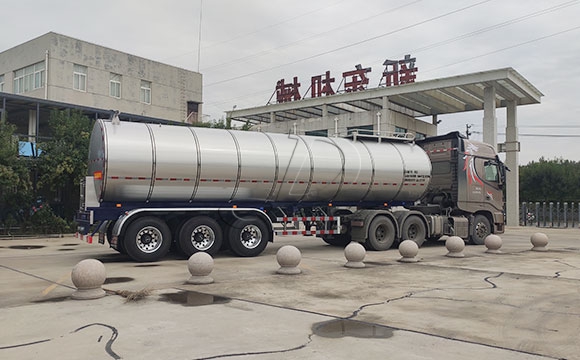 半掛奶罐車