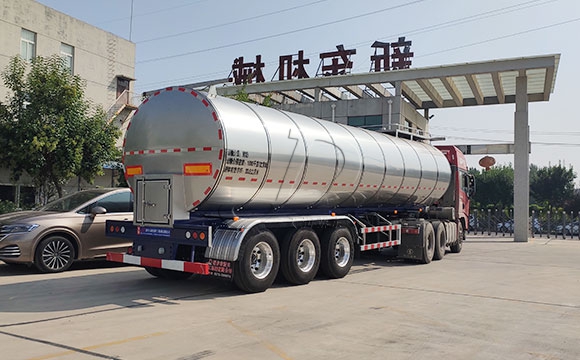 半掛奶罐車