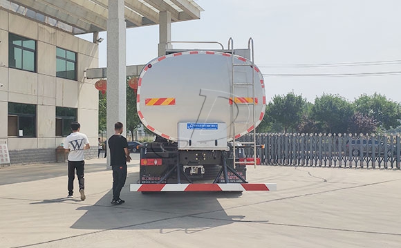 牛奶保溫運輸罐車
