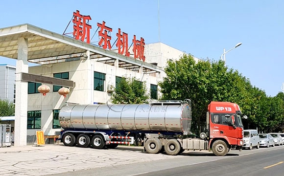 半掛奶罐車