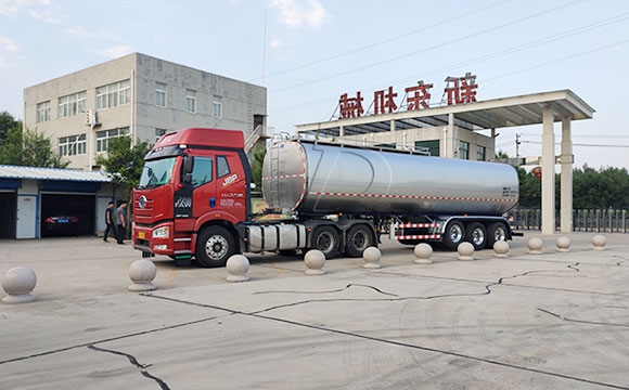 鮮奶運輸半掛車