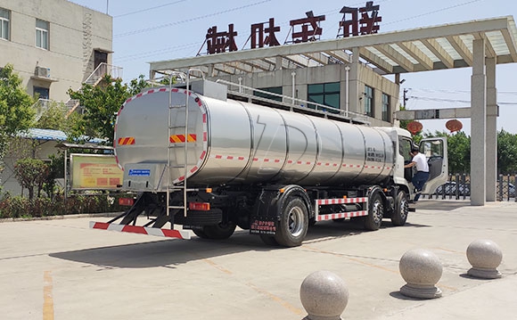 國五奶罐一體車