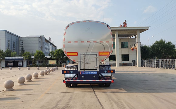 鮮奶運輸半掛車