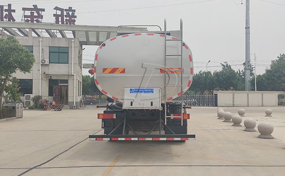 車罐一體<a href=http://www.3322ll.com/ target=_blank class=infotextkey>牛奶運輸車</a>