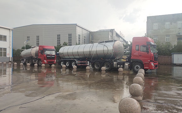 鮮奶運輸半掛罐車