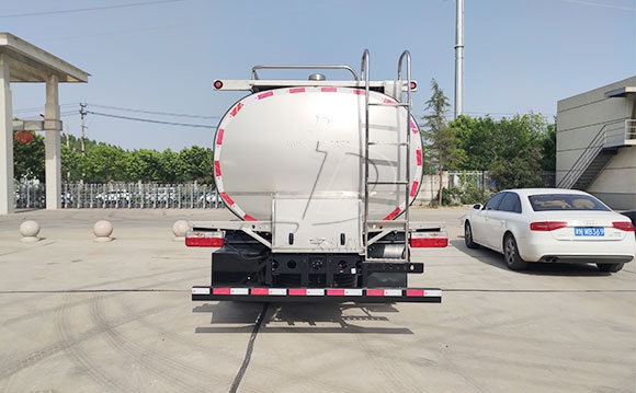 不銹鋼奶槽罐車(chē)