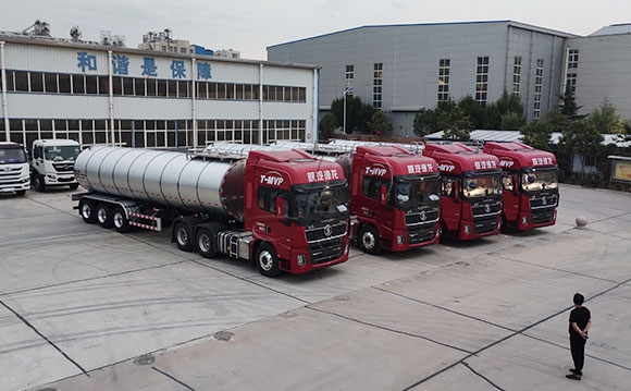 半掛<a href=http://www.3322ll.com/ target=_blank class=infotextkey>牛奶運輸車</a>