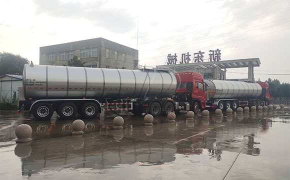 鮮奶運輸半掛罐車