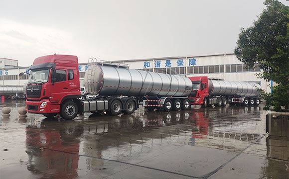 鮮奶運輸半掛罐車