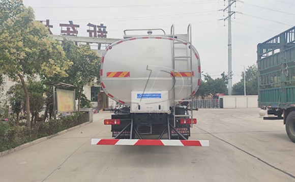 國五奶罐車
