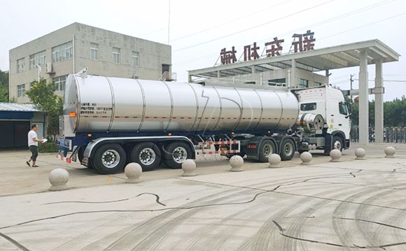 鮮奶運輸半掛車