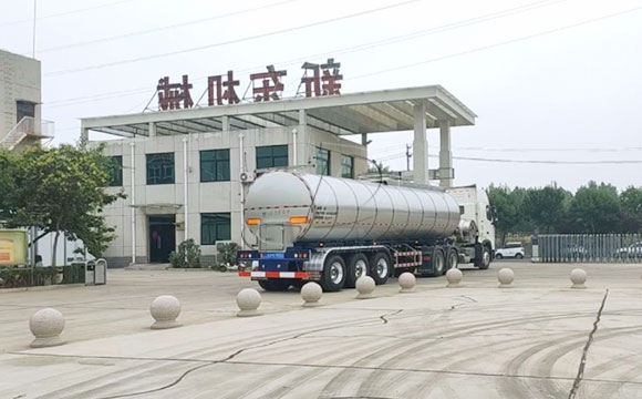 鮮奶運輸半掛車