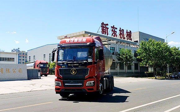 半掛運輸鮮奶車
