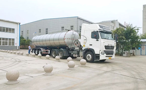 鮮奶運輸半掛車