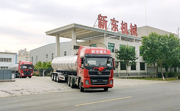 半掛運奶車