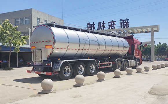 半掛運輸鮮奶車