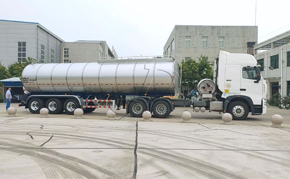 鮮奶運輸半掛車