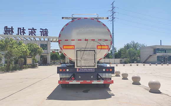半掛運輸鮮奶車