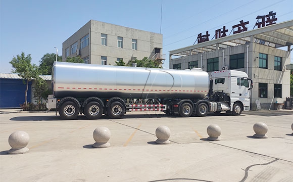 罐裝送奶車