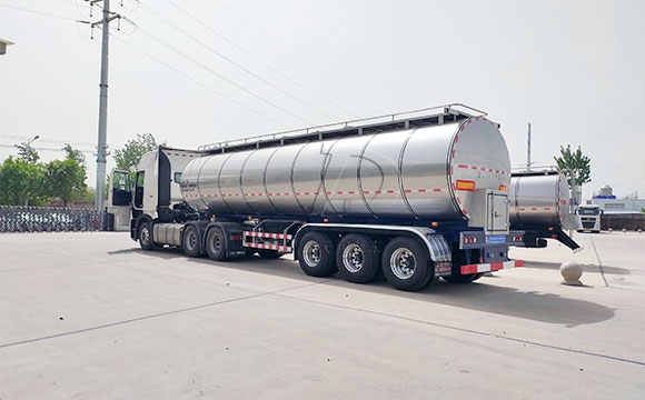 罐式拉牛奶卡車