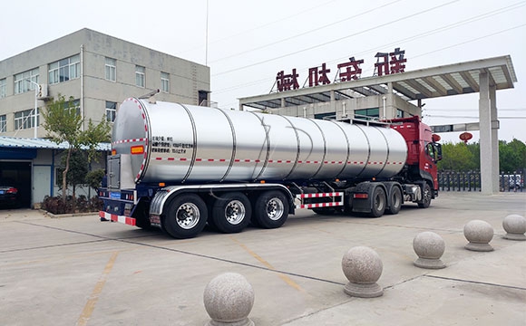 鮮奶運(yùn)輸掛車