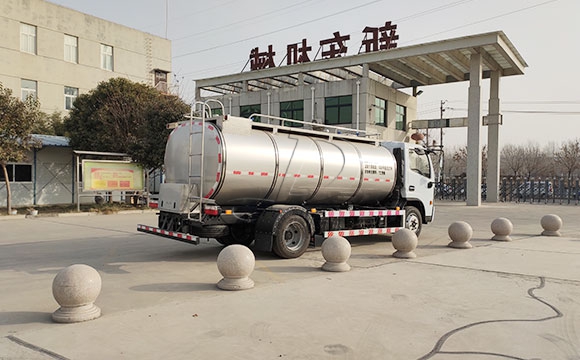 小型<a href=http://www.3322ll.com/ target=_blank class=infotextkey>鮮奶運輸車</a>