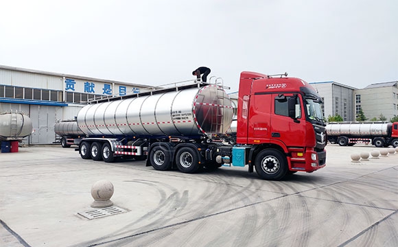 鮮奶運輸槽罐車
