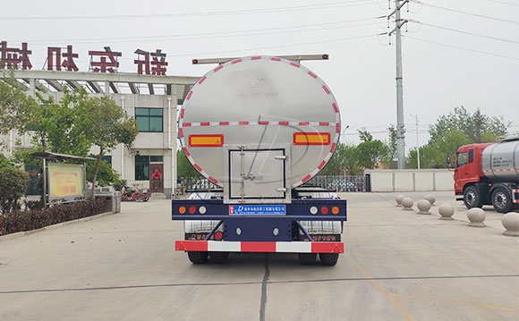鮮奶運(yùn)輸掛車