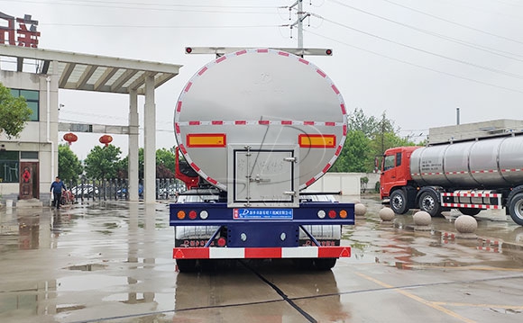 鮮奶儲運車