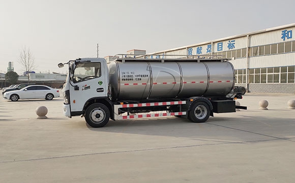 小型<a href=http://www.3322ll.com/ target=_blank class=infotextkey>鮮奶運輸車</a>