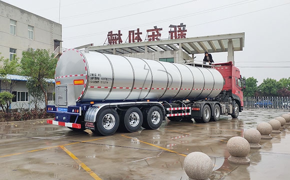 鮮奶儲運車