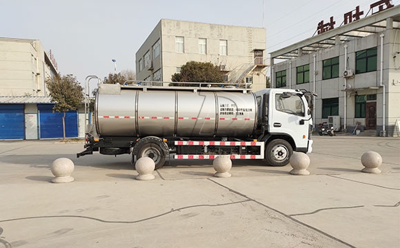 小型<a href=http://www.3322ll.com/ target=_blank class=infotextkey>鮮奶運輸車</a>
