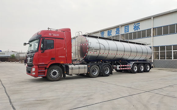 鮮奶運輸槽罐車
