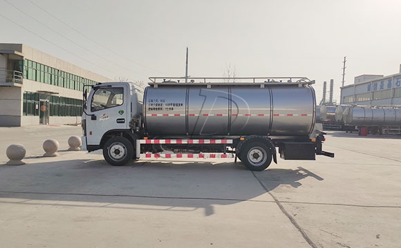 小型<a href=http://www.3322ll.com/ target=_blank class=infotextkey>鮮奶運輸車</a>