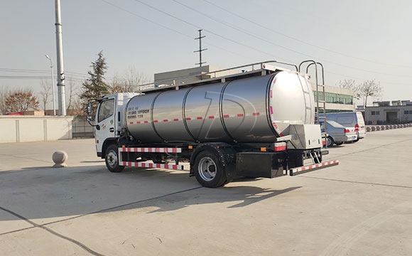 小型<a href=http://www.3322ll.com/ target=_blank class=infotextkey>鮮奶運輸車</a>