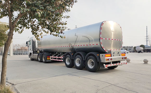 半掛<a href=http://www.3322ll.com/ target=_blank class=infotextkey>鮮奶運輸車</a>