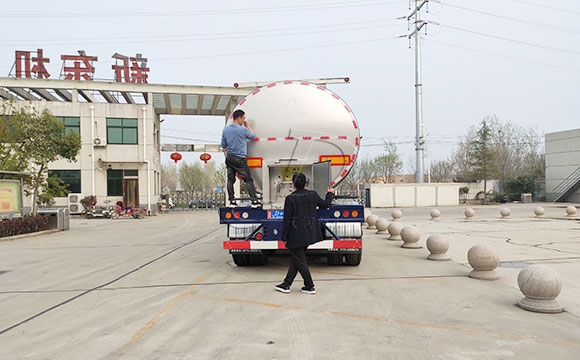 半掛鮮奶直通車