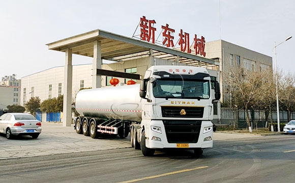 半掛<a href=http://www.3322ll.com/ target=_blank class=infotextkey>鮮奶運輸車</a>