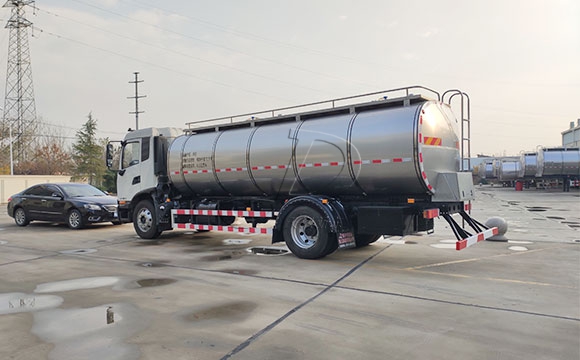 拉奶專用車