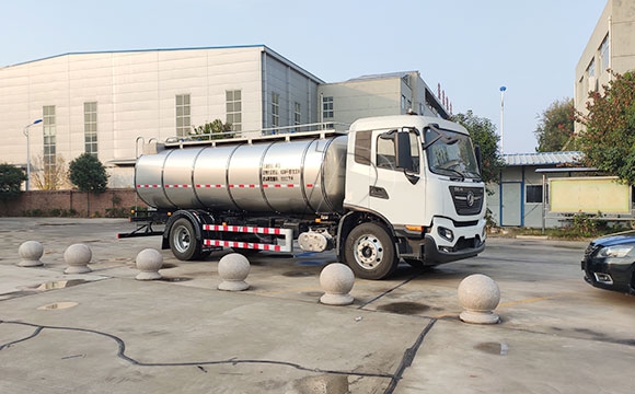 拉奶專用車