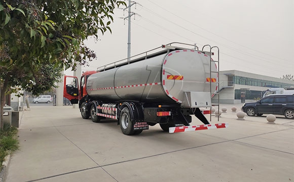 拉牛奶罐車