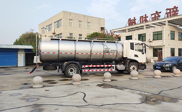 拉奶專用車
