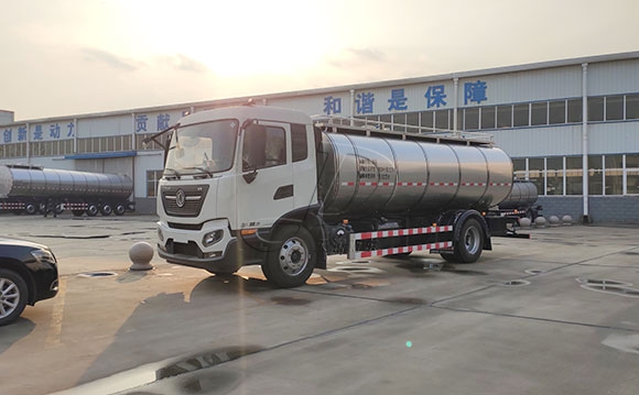 拉奶專用車