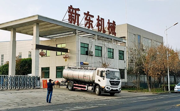 拉奶專用車