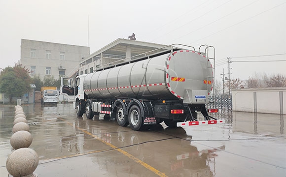 車罐一體牛奶車