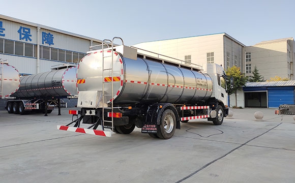 鮮奶槽罐車