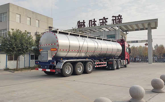 半掛保溫運奶車